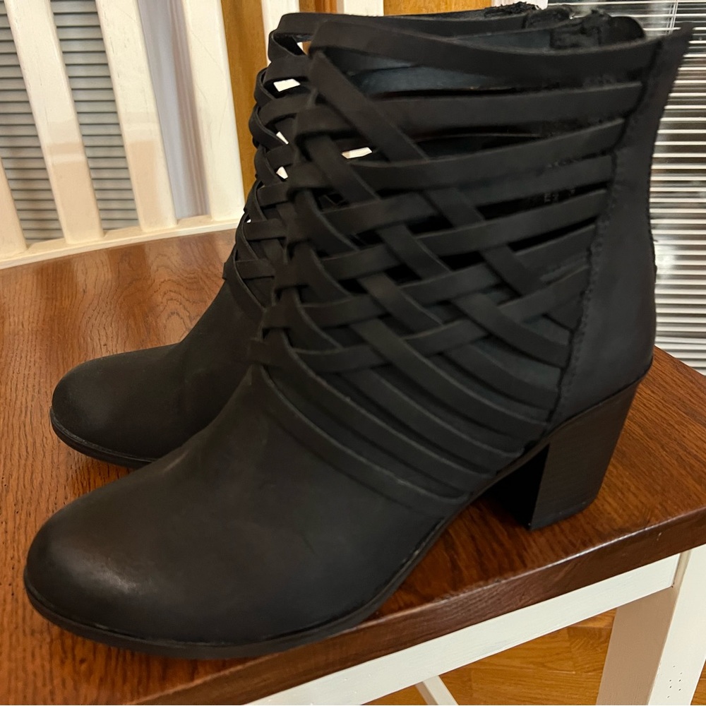Arizona Block heel booties